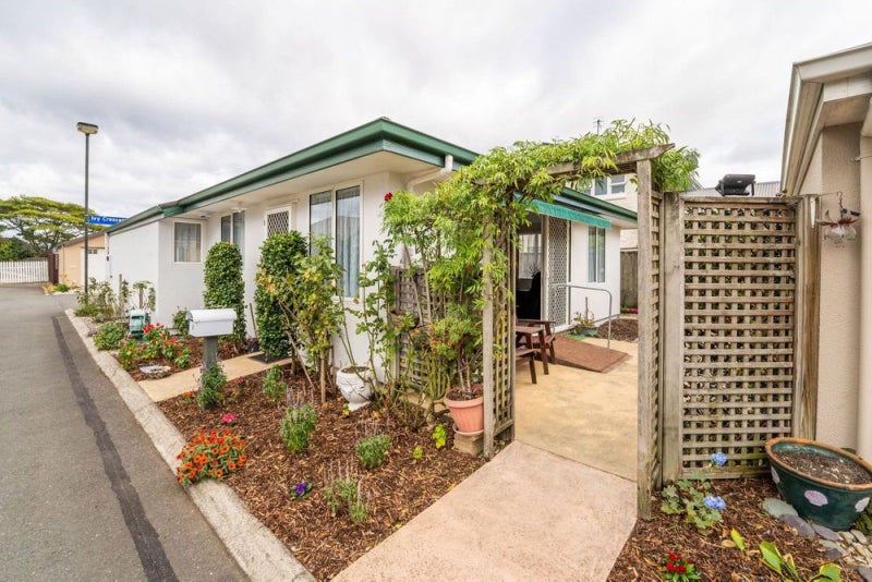 4 Ivy Crescent, Richmond, Richmond - Carousel 16