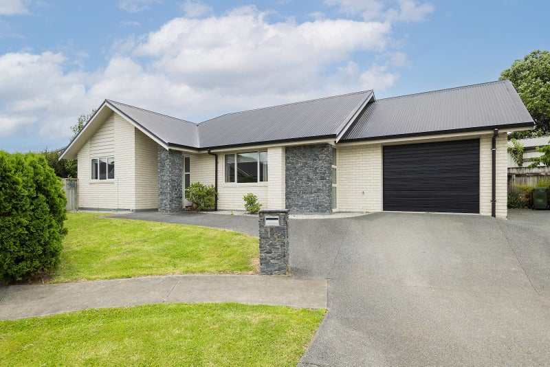 15 Silverstone Place, Lytton West, Gisborne - Carousel 1
