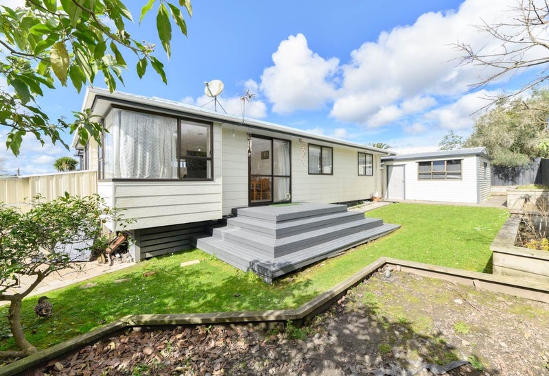 25 Glen Close, Glen Eden, Auckland - Carousel 1