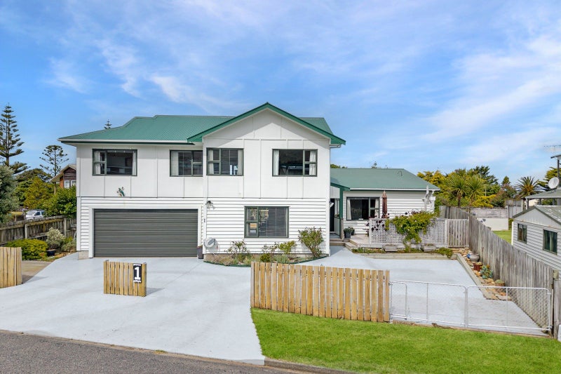 1 Tamarisk Drive, Riversdale Beach, Masterton - Carousel 1