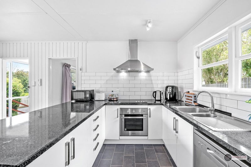 470E Stokes Valley Road, Stokes Valley, Lower Hutt, Wellington - Carousel 2