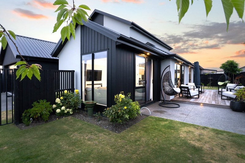 6 Perehia Mews, Marshland, Christchurch - Carousel 2
