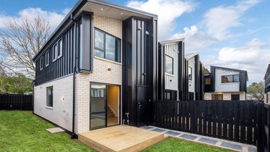 1/9 Blanes Road, Weymouth, Auckland - Carousel 1