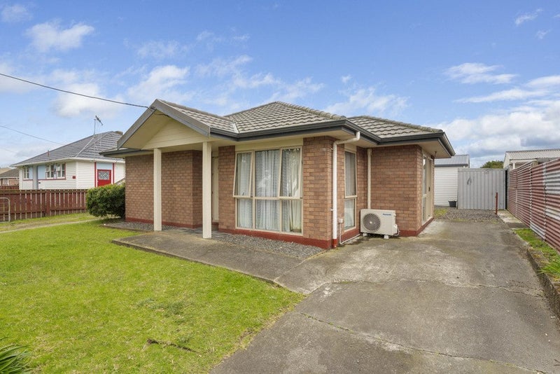 2 Maire Street, Gonville, Whanganui - Carousel 1