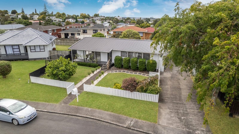 11 Foyle Place, Glendene, Auckland - Carousel 1