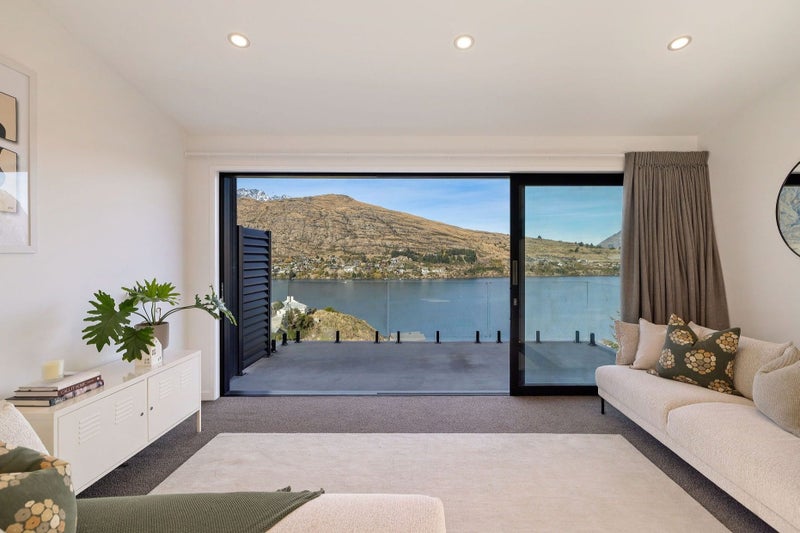 11 Highlands Close, Queenstown, Queenstown - Carousel 1