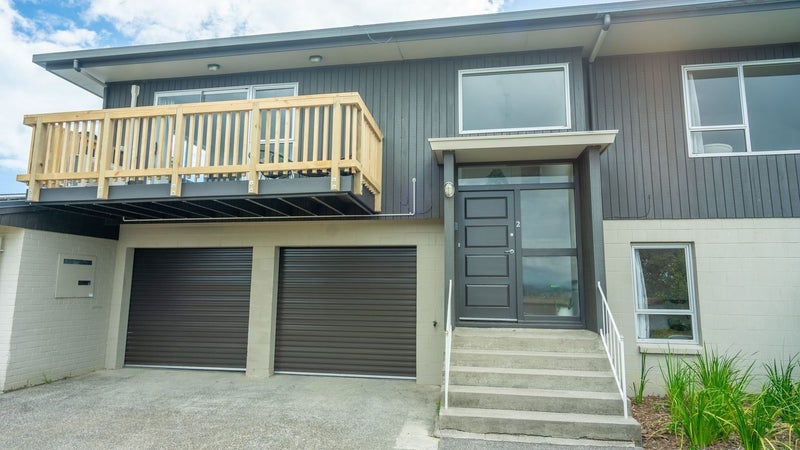 2/218 East Coast Road, Forrest Hill, Auckland - Carousel 1