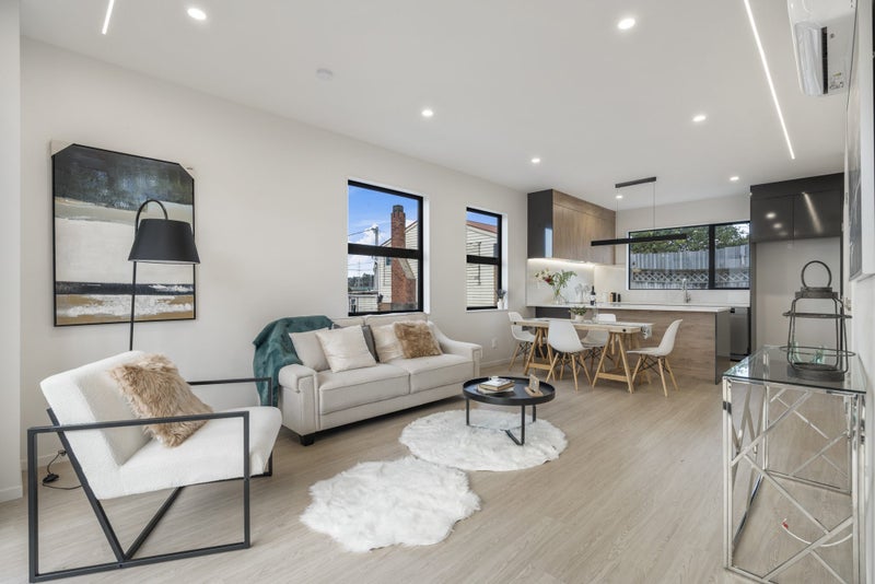 8/16 Binsted Road, New Lynn, Auckland - Carousel 1