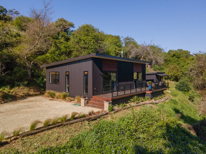 10 Bute Street, Moeraki - Carousel 2