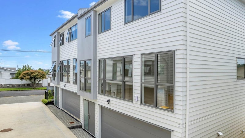 2/12 Jasper Avenue, Mount Roskill, Auckland - Carousel 1