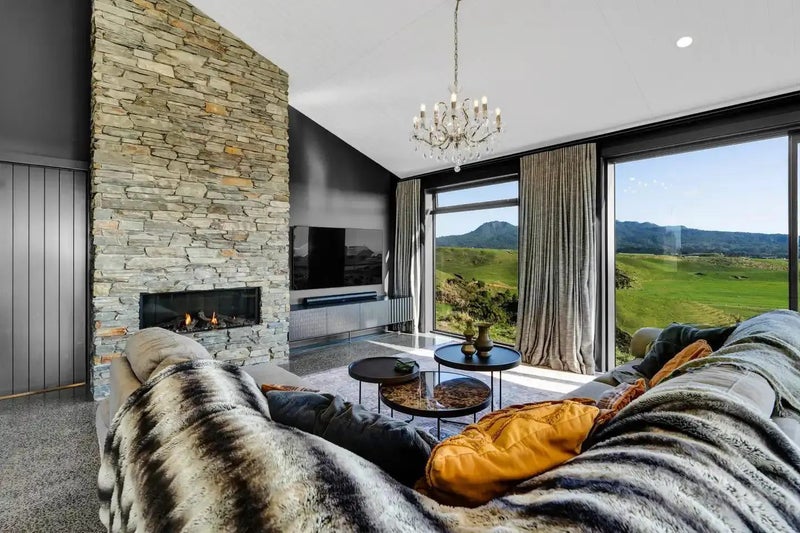 7 Te Ara Karoiroa, Hurford, New Plymouth - Carousel 2