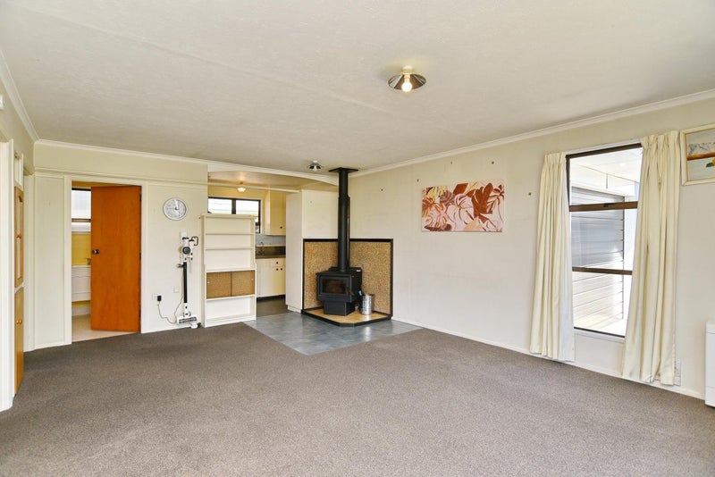 4 Amberley Beach Road, Amberley, Amberley - Carousel 2