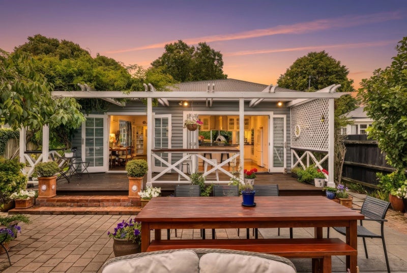 37 Gosset Street, St Albans, Christchurch - Carousel 1