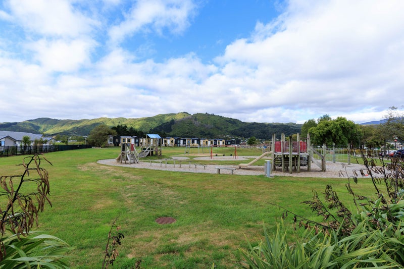 12 The Strand, Wainuiomata, Lower Hutt - Carousel 18