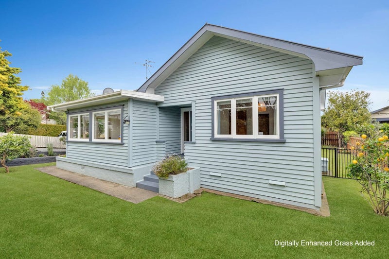 12 Matai Street, Maeroa, Hamilton - Carousel 1