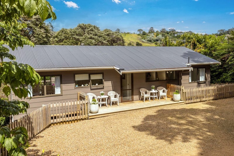 19 Bay Road, Ostend, Waiheke Island, Auckland - Carousel 1