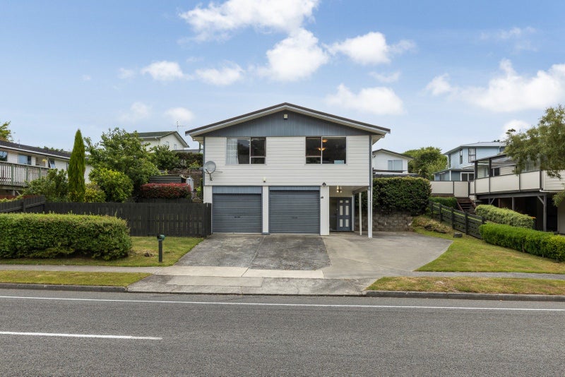 119 Spinnaker Drive, Whitby, Porirua - Carousel 1