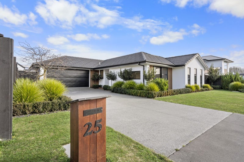 25 Malaga Crescent, Harewood, Christchurch - Carousel 1