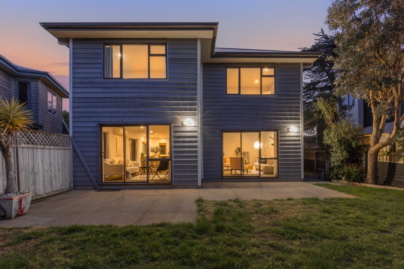 2B Observatory Close, Whitby, Porirua - Carousel 1