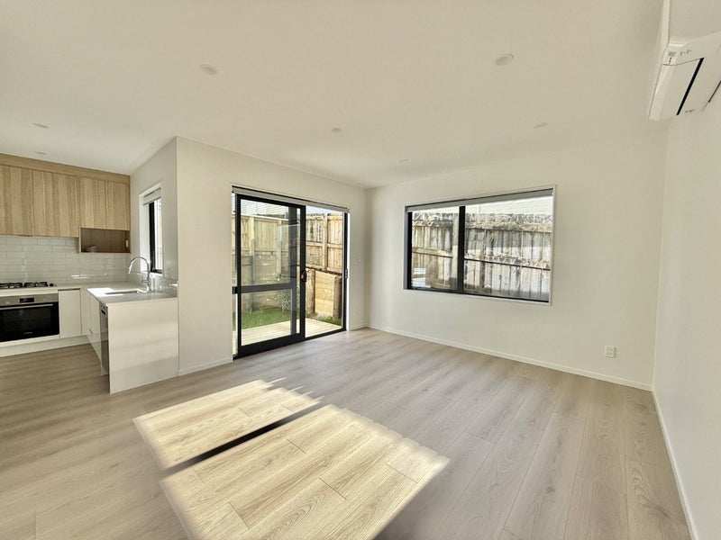 86C Harrington Road, Henderson, Auckland - Carousel 2