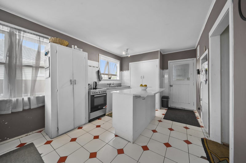 3 Winthrop Way, Mangere East, Auckland - Carousel 2