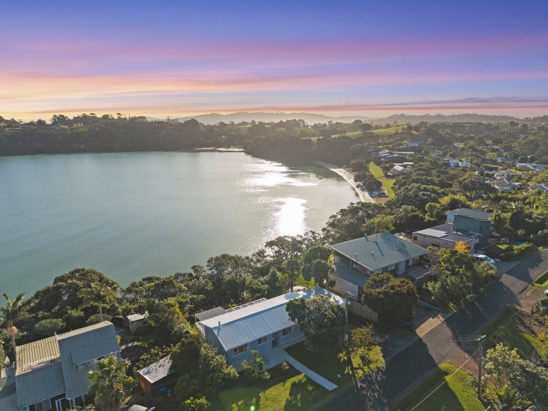40 Shelly Beach Road, Surfdale, Waiheke Island - Carousel 21