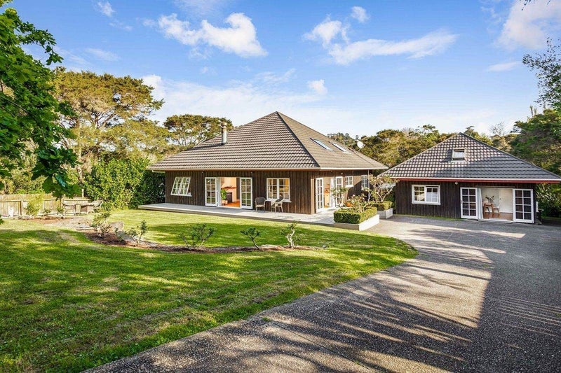 137 Brian Crescent, Stanmore Bay, Whangaparaoa - Carousel 1