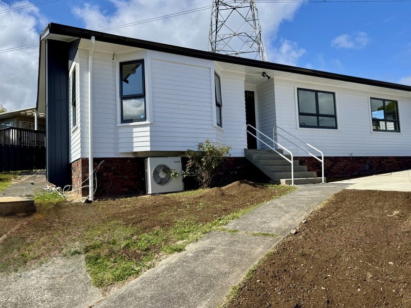 18 Caronia Crescent, Lynfield, Auckland - Carousel 1