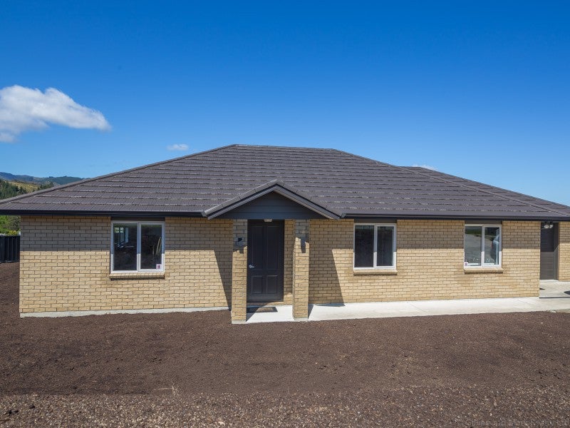 86 Sunstone Crescent, Timberlea, Upper Hutt - Carousel 2