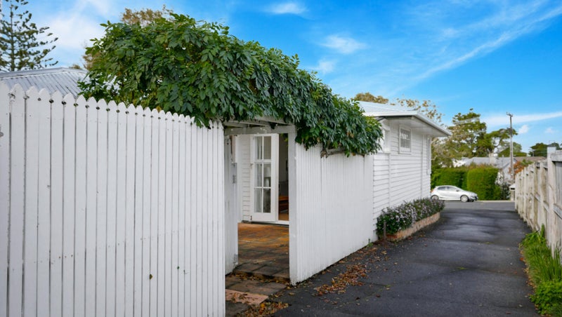 1/45 Wolsley Avenue, Milford, Auckland - Carousel 1