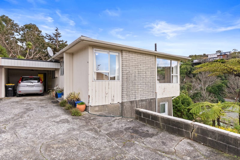 4 Waterford Drive, Churton Park, Wellington - Carousel 1