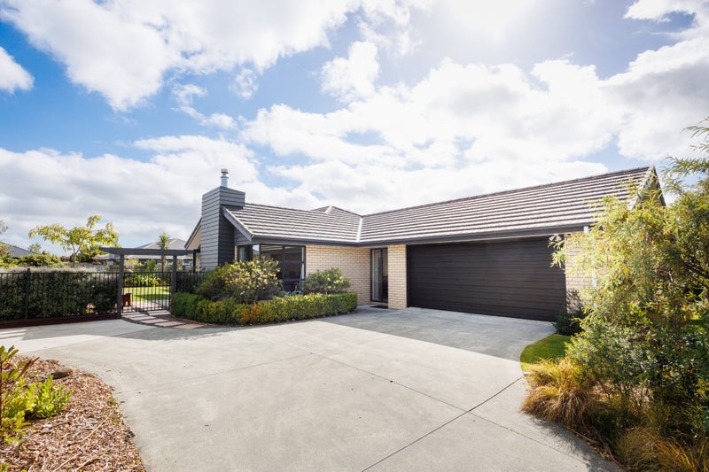 6 Monaco Grove, Fitzherbert, Palmerston North - Carousel 23