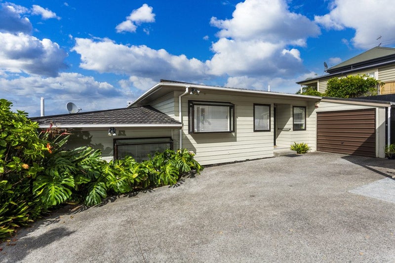 2/125 Victoria Road, Devonport, Auckland - Carousel 1