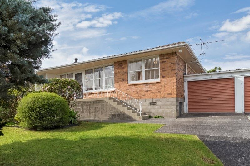 3/77 Royal View Road, Te Atatu South, Waitakere City, Auckland - Carousel 1