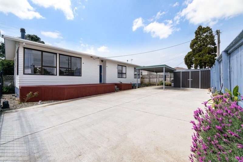 9 Garelja Road, Henderson, Waitakere City, Auckland - Carousel 1