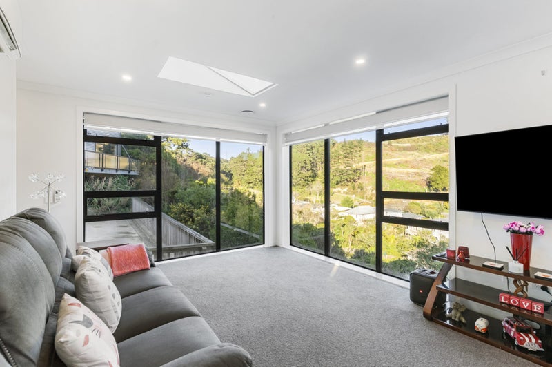24 Ara Patukawenga, Tawa, Wellington - Carousel 2