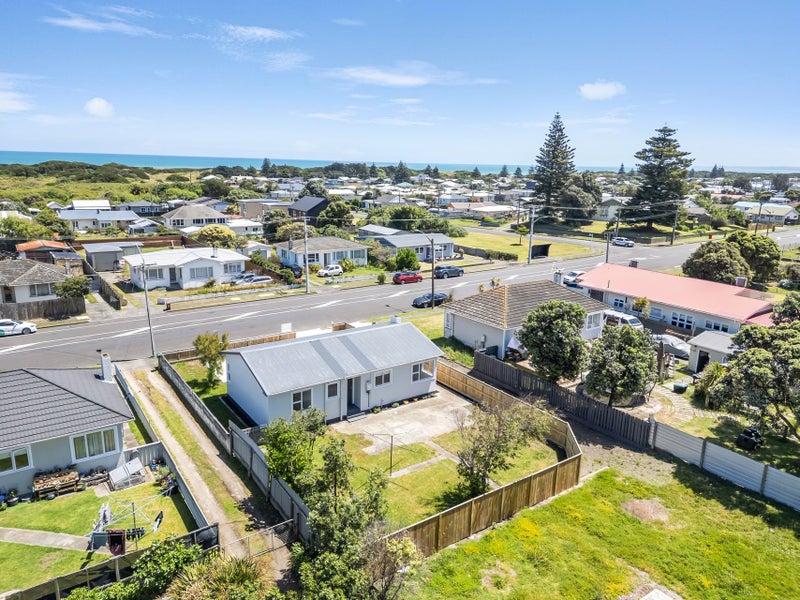 1 Cornfoot Street, Castlecliff, Whanganui - Carousel 1