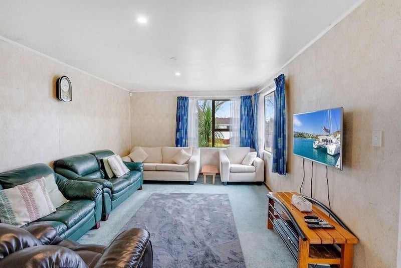 1 Banyan Drive, Totara Heights, Auckland - Carousel 2