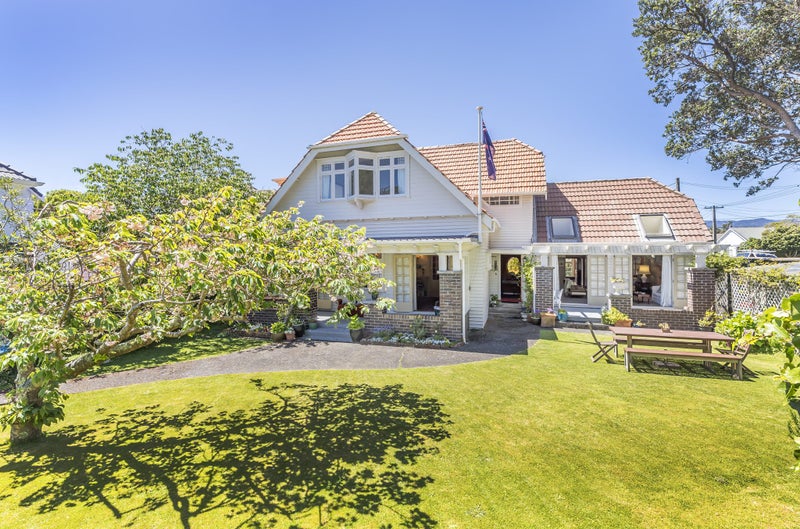 51 Falkirk Avenue, Seatoun, Wellington - Carousel 1