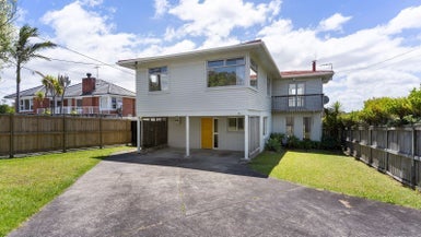 88 Aberdeen Road, Campbells Bay, Auckland - Carousel 1