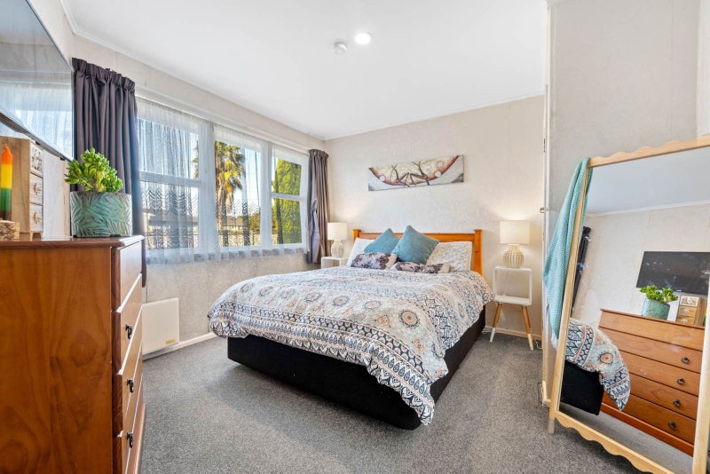 16 Ivon Road, Otara, Auckland - Carousel 1