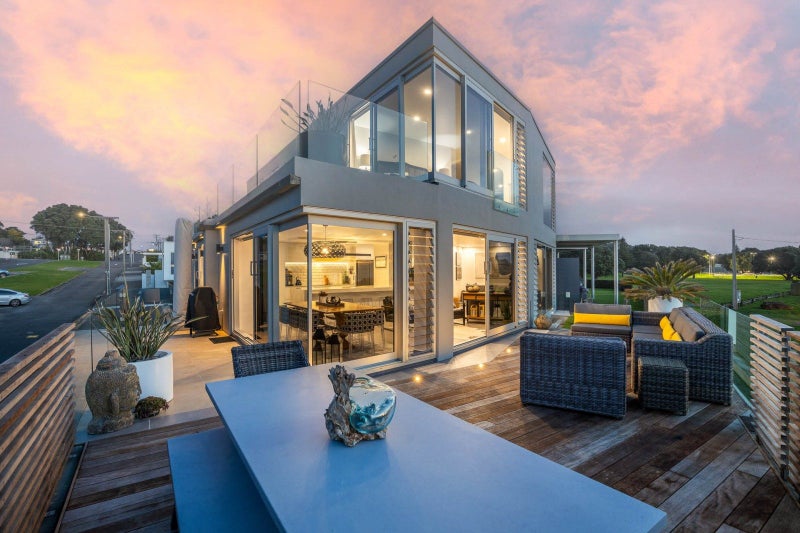 2 Nobs Line, Strandon, New Plymouth - Carousel 1