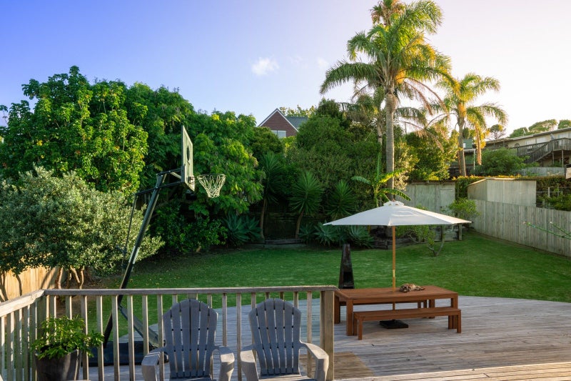 7 John Dee Crescent, Red Beach - Carousel 2