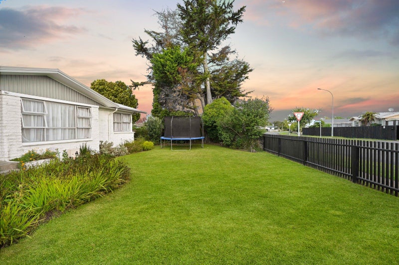 30 Rhonda Avenue, Deanwell, Hamilton - Carousel 2