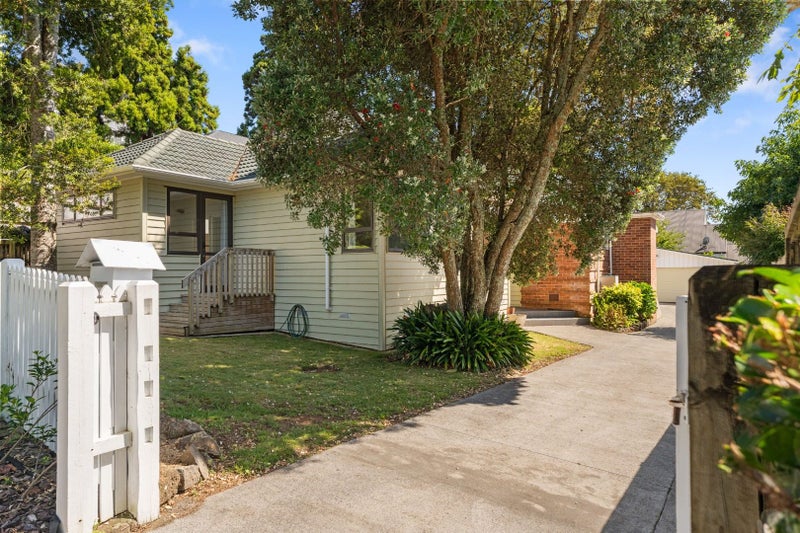 3 Marie Avenue, Hillsborough, Auckland - Carousel 2