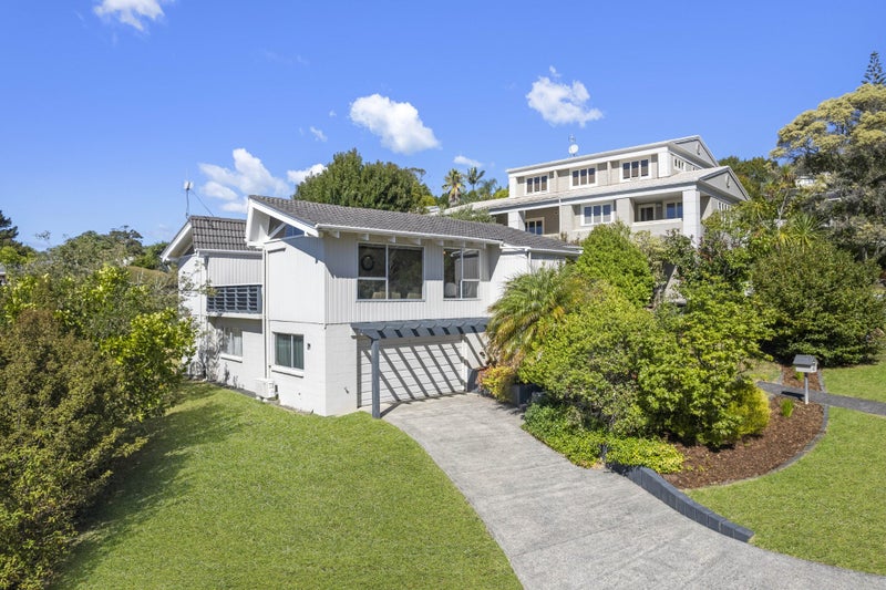 40 Saddleback Rise, Murrays Bay, Auckland - Carousel 1