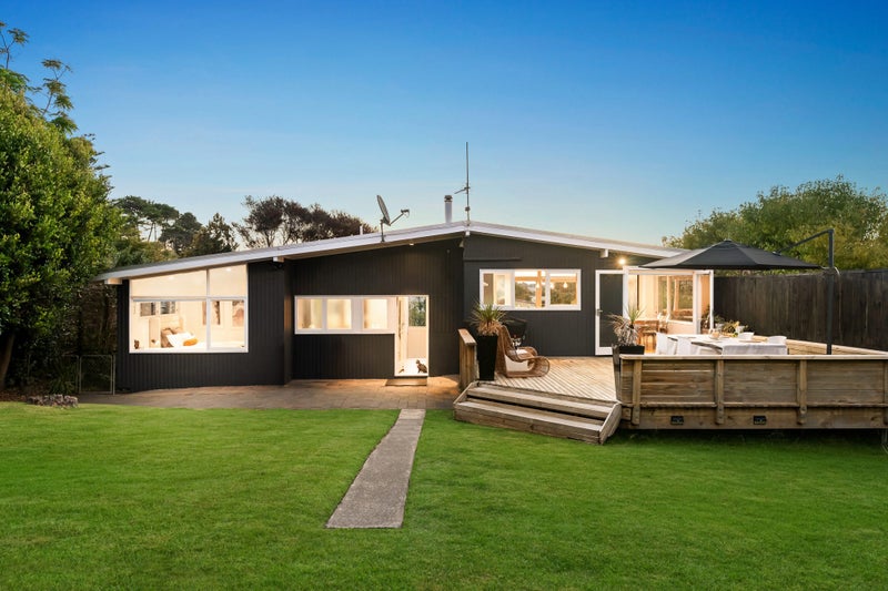 23 Blakeborough Drive, Forrest Hill, Auckland - Carousel 1