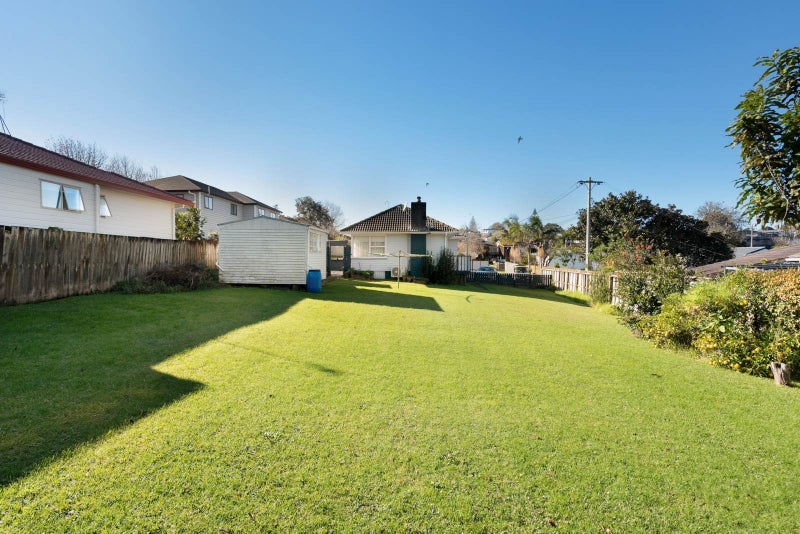 89 View Road, Henderson, Auckland - Carousel 2