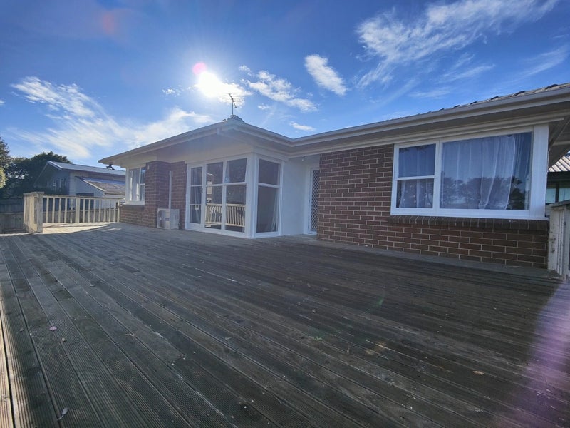 20 Minaret Drive, Bucklands Beach, Auckland - Carousel 2