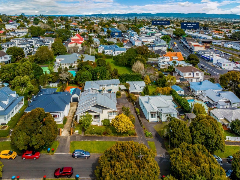 29 Lloyd Avenue, Mount Albert, Auckland - Carousel 1